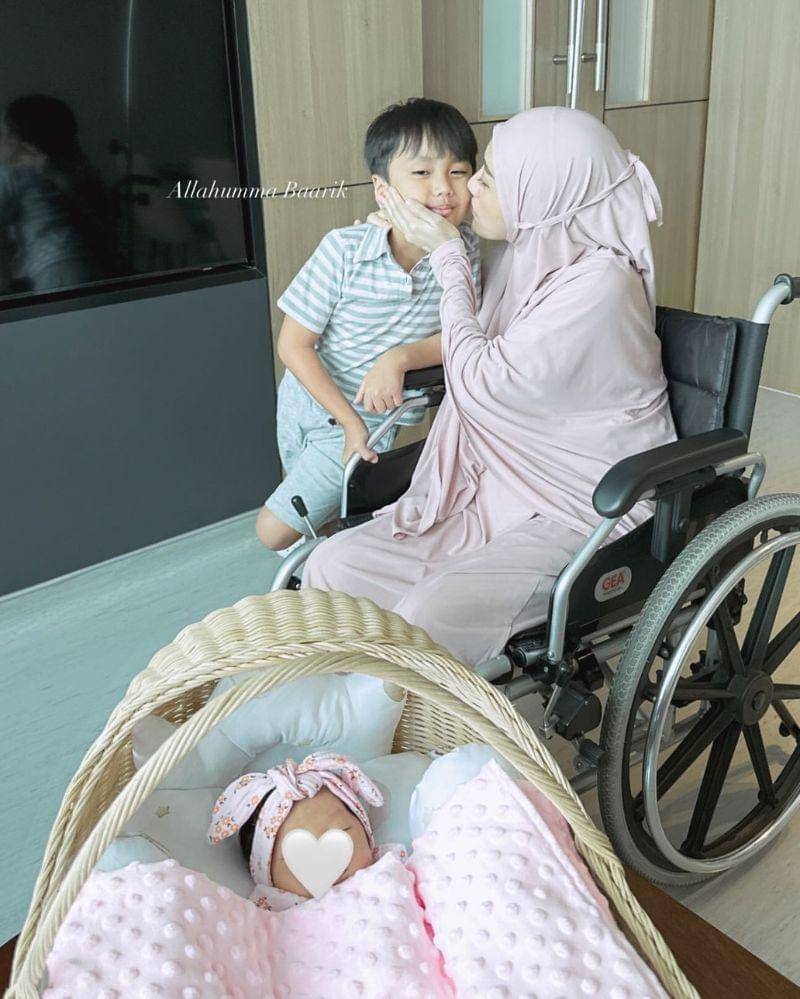 Instagram.com/larissachou